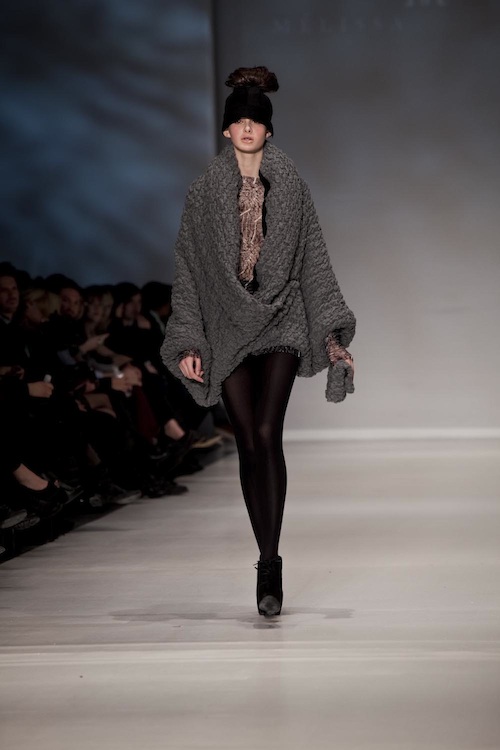 gros-pull-gris-melissa-nepton-automne-hiver-2011