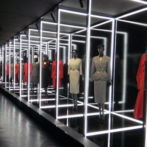 christian-dior-exposition-robes