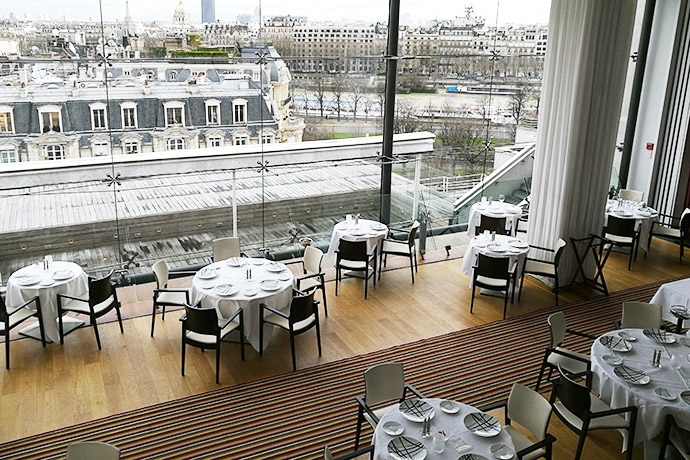 La Maison Blanche Restaurant Paris - almoire